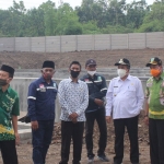 Wakil Bupati Pasuruan K.H. Mujib Imron bersama dengan beberapa OPD terkait melakukan sidak ke proyek pembangunan TPA Wonokerto, Kamis (3/12/2020) kemarin.  (foto: ist)