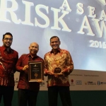Direktur SDM & Umum PG, Rahmat Pribadi ketika penganugerahan ASEAN Risk Award 2016. foto: SYUHUD/ BANGSAONLINE