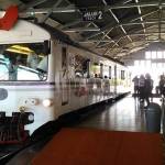 PT KAI akan menambah 6 kereta api. Tampak kereta api akan berangkat dari Stasiun Bojonegoro ke Surabaya. foto: eky nurhadi/ BANGSAONLINE