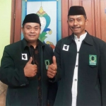 Ketua DPW Barikade Gus Dur Jawa Timur, Ahmad Arizal (kiri). foto: DIDI R/ BANGSAONLINE
