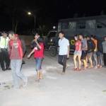 DIAMANKAN - Pengunjung yang diamankan dari tempat karaoke ilegal, di Ngawi, kemarin (23/6) malam. foto: zainal abidin/BANGSAONLINE