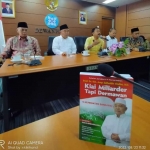 Para pembicara bedah buku Kiai Miliarder Tapi Dermawan karya M Mas