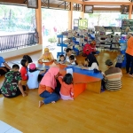 Taman Bacaan Masyarakat (TBM) yang ada di Taman Flora (Kebun Bibit).