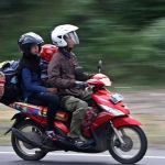 Ilustrasi warga sedang mudik menggunakan kendaraan roda dua. Foto: Simomot