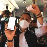 Armada Suroboyo Bus kini punya rute baru dan juga pembayarannya tak hanya pakai botol plastik, namun sekarang juga bisa nontunai (cashless).  (foto: ist)