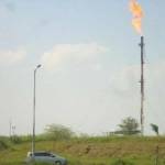 Flaring migas Banyu Urip Blok Cepu Bojonegoro bikin warga sekitar kepanasan. foto: eki nurhadi/BANGSAONLINE