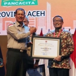 Pemprov Jatim meraih penghargaan Partisipasi Aktif dalam Penanggulangan Bencana Tahun 2019 yang diserahkan langsung oleh Kepala BNPB Doni Monardo. 