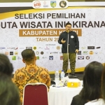 Bupati Kediri, Hanindhito Himawan Pramana, saat memberi sambutan pada pemilihan 10 besar finalis Inu Kirana. Foto: Ist