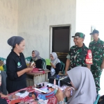 Dansatgas TMMD ke-126 Sidoarjo meninjau pelatihan MUA di Desa Kedondong Tulangan. foto ist
