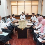 Wakil Wali Kota Pasuruan, Adi Wibowo, saat memimpin rapat evaluasi dari program pengendalian inflasi.