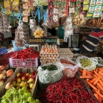 Cek fluktuasi harga sembako Kota Surabaya hari ini. Foto: Bangsaonline.