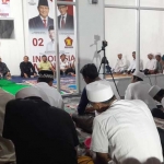 Ketua TP Prabowo-Sandi Gresik Asluchul Alif saat memberikan sambutan di hadapan para relawan. foto: SYUHUD/ BANGSAONLINE
