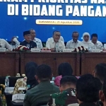 Rapat Konsolidasi Program Prioritas Nasional Bidang Pangan di Ruang Hayam Wuruk, Kompleks Sekretariat Daerah (Setda) Provinsi Jawa Timur, Kamis (21/8/2025).