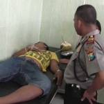 BERUNTUNG: Supriyanto masih bisa diselamatkan usai tenggak obat rumput. foto: suwandi/ BANGSAONLINE