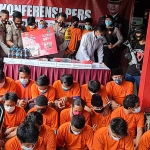 Konferensi Pers di Mapolres Bangkalan, Selasa (6/4/2021). (foto: ist)