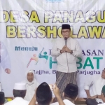 Bupati Baddrut Tamam dan Kapolres Pamekasan saat melaunching Pamekasan Bersholawat di Desa Panaguan Kecamatan Larangan.