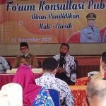 Dinas Pendidikan Gresik saat mengadakan Forum Konsultasi Publik di SMPN 1 Gresik. Foto: SYUHUD/ BANGSAONLINE