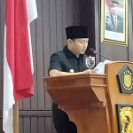 Bupati Trenggalek, Moch. Nur Arifin, saat memberi jawaban terkait pandangan umum DPRD.