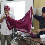 Tim Kajian Pakaian Khas Kabupaten Kediri saat melakukan sosialisasi pakaian khas di Kantor Dinas Pariwisata dan Kebudayaan Kabupaten Kediri. foto: ist.