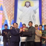 Wali Kota Kediri, Abdullah Abu Bakar, dan Forkompinda saat berkunjung ke Gereja Getsemani. Foto: Ist