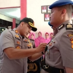 Kapolres Bangkalan AKBP Rama Samtama Putra memimpin langsung serah terima jabatan Kasatpolair Polres Bangkalan di lobby Mapolres Bangkalan.