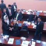 Anggota dewan, saat sidang diskorsing.