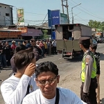 Suasana penjemputan tersangka pencabulan di Pondok Pesantren Shiddiqiyyah, Jombang.