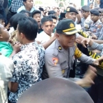 BEM se-Kabupaten Pamekasan saat melakukan aksi demo di kantor bupati Pamekasan.