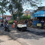 Pengaspalan Jalan Raya Oro-Oro Ombo dan Jalibar (Jalan Lintas Barat) Kota Batu dilakukan dengan cara tambal sulam.