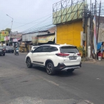 Lokasi sekitaran kos korban di kawasan Tropodo, Waru, Sidoarjo yang ditemukan membusuk.