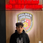 Pelaku DN yang ini telah diamankan di Mapolres Gresik. Foto: Ist.