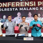 Konferensi pers ungkap kasus pencurian dan pemberatan sebuah resto oleh Polsek Klojen.