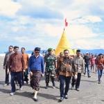 Bupati Trenggalek M. Nur Arifin saat menghadiri Upacara Adat Labuh Laut.