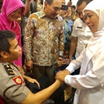 Korban bom bunuh diri di Gereja Maria Tak Bercela, Gubeng, Surabaya, Ipda Ahmad Nurhadi mendapat suport dari Gubernur Jatim, Khofifah Indar Parawansa. foto: DIDI ROSADI/ BANGSAONLINE