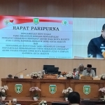 Pj Wali Kota Madiun, Eddy Supriyanto membacakan Raperda dalam Rapat Paripurna.. Foto: Hendro Suhartono/BANGSAONLINE