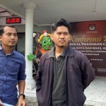 Ketua KPMB, Gilang, usai menyerahkan tanggapan dan masukan ke KPU Kota Malang.