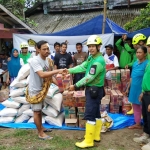Emergency Response Team PT BSI saat membantu korban bencana Banten.