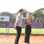Wali Kota Kediri, Vinanda Prameswati, saat meninjau kondisi dan proses perbaikan Stadion Brawijaya. (Ist)