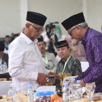 Ketua Umum MUI Pusat sekaligus Pengasuh Pondok Pesantren Al Amien, KH Anwar Iskandar (kiri) ketika bersama Wakil Wali kota Kediri, Qowimuddin Thoha atau yang akrab disapa Gus Qowim. Foto: Ist