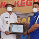 Launching kegiatan pengembangan sapi belgian blue oleh Bupati Lamongan Yuhronur Efendi di Desa Puter, Kecamatan Kembangbahu, Rabu (2/6/2021). (foto: ist)