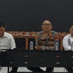 Kapolres Blitar AKBP Rivanda saat memberikan klarifikasi atas kabar dugaan penganiayaan yang dilakukan Wakapolres