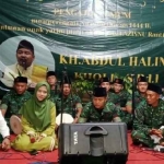 Grup Albanjari Granat Cakti Gupusjat II saat tampil di peringatan Nuzulul Quran, Jumat (7/4/2023) malam. Foto: Ist.