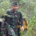 Danrem saat melakukan pendakian menuju puncak tertinggi di gunung Lawu. 