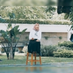 Salah satu adegan dalam tayangan video musik yang menampilkan Staf Disbudpar Kota Surabaya.