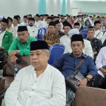 Sekitar 200 kiai Mojokerto berkumpul di Gedung Pascasarjana Universitas KH Abdul Chalim (UAC) Bendunganjati Pacet Mojokerto, Ahad (2/6/2024) malam. Mereka mendukung Dr Muhammad Al Barra (Gus Barra) sebagai calon bupati Mojokerto. Foto: MMA/bangsaonline