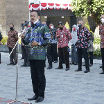 Yuhronur saat apel dan memberitahukan soal keputusan mundurnya sebagai sekda di depan para ASN Pemkab Lamongan.