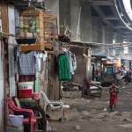 50 Bangunan liar di kolong tol pluit-tomang, Jakarta Utara ini besok akan digusur oleh Pemprov. foto: rakisa/ BANGSAONLINE