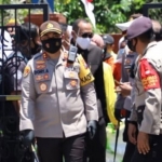 Kapolres Mojokerto, AKBP Dony Alexander memimpin langsung pengamanan unjuk rasa. (foto: ist).