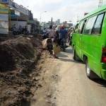?kemacetan  muncul karena pembangunan gorong-gorong.foto:suwandi/BANGSAONLINE