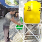 Tempat cuci tangan di Pasar Gurem, Pamekasan.